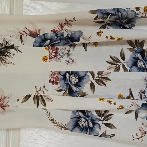 Flared floral mini dress - Picture 3 of 4